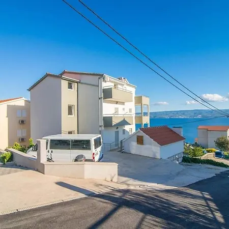 Apartment With A Swimming Pool Mali Rat Dugi Rat