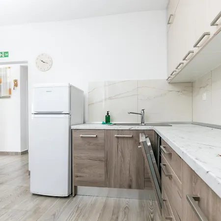 Apartamento With A Swimming Pool Mali Rat