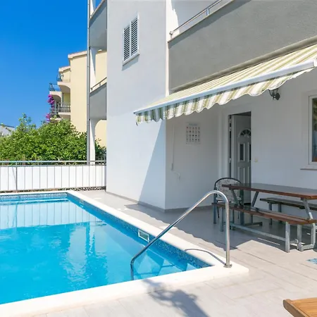 Апартаменти With A Swimming Pool Mali Rat Дугі-Рат
